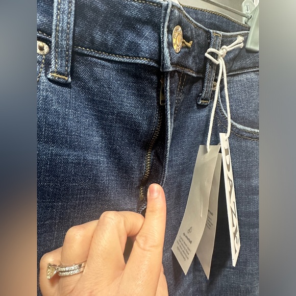 NWT DAZE DENIM The Lovergirl Roller Jean - Picture 6 of 15